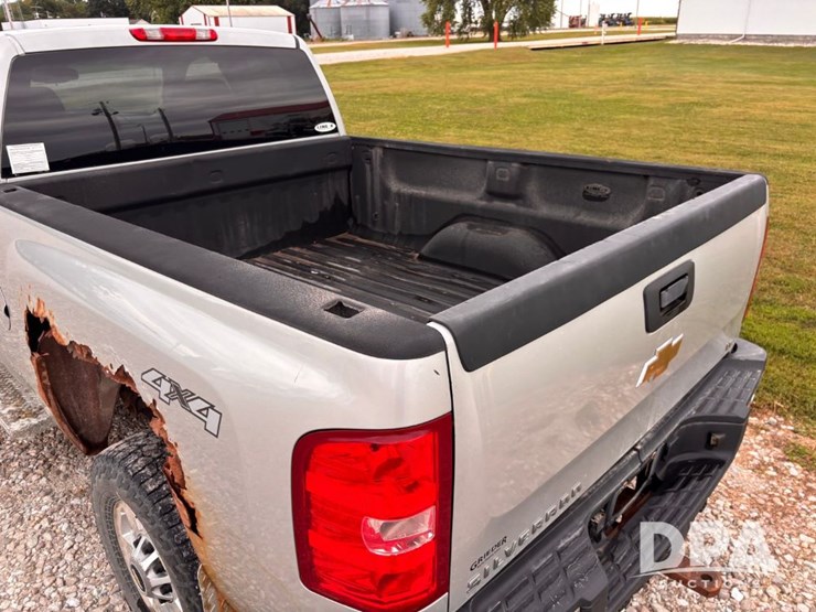 2011-chevrolet-2500hd-image-32
