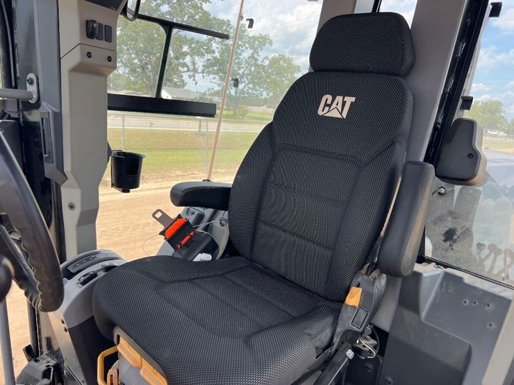 2020-caterpillar-120-image-34