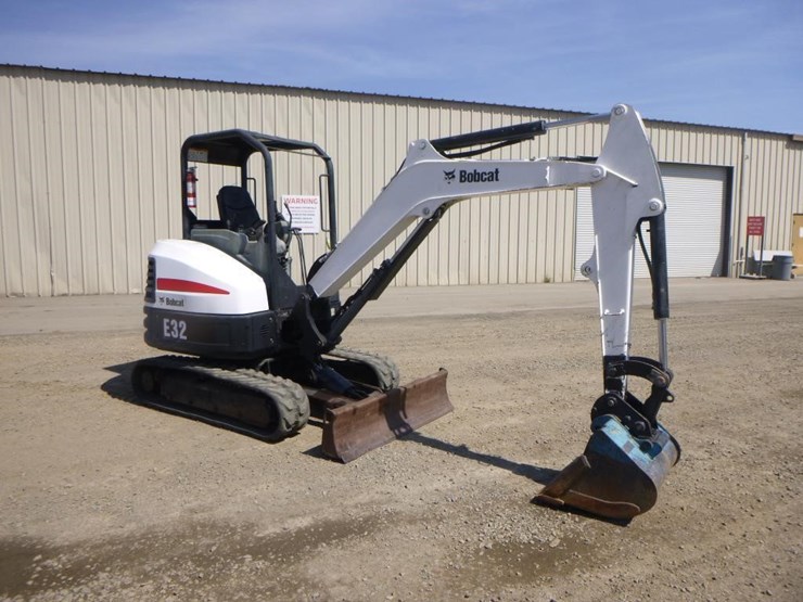 2016-bobcat-e32-image-2