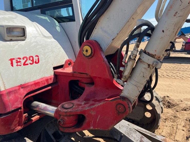 2017-takeuchi-tb290-image-28