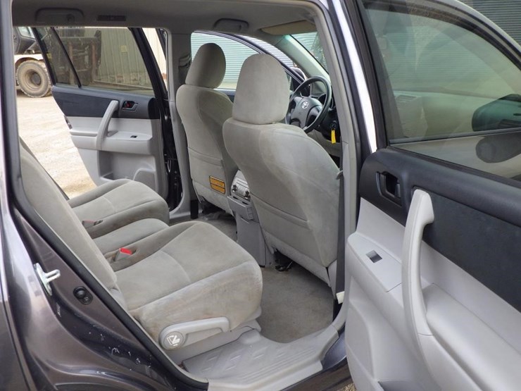 2010-toyota-highlander-image-8