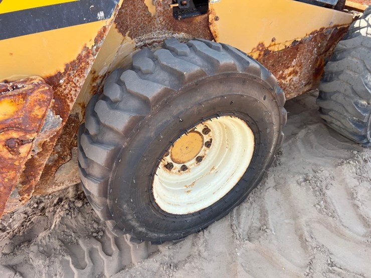 2015-caterpillar-262d-image-11