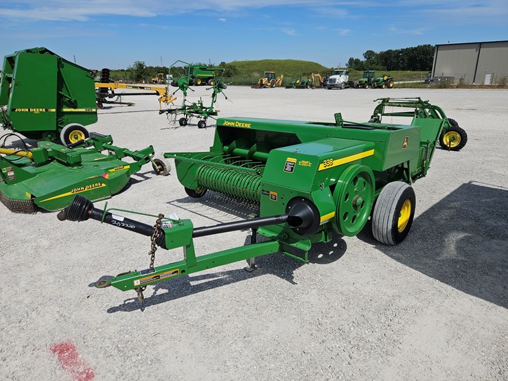2011-john-deere-338-image-11