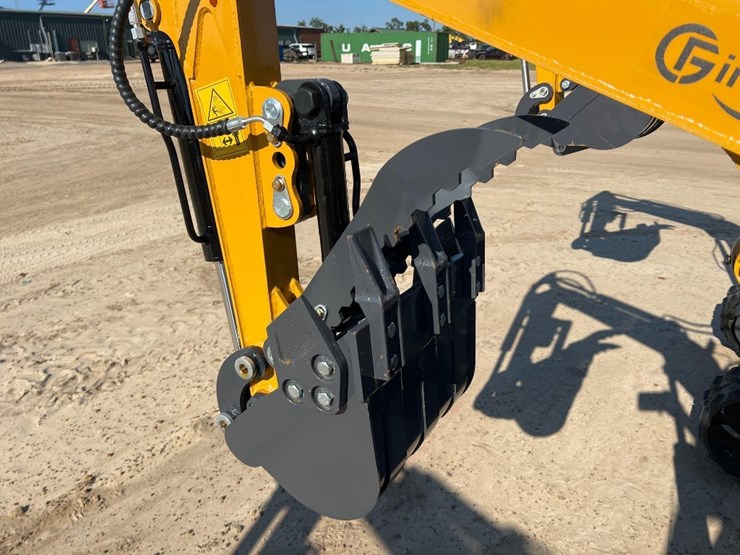 unused-cfg-industrial-qk18r-excavator-image-9