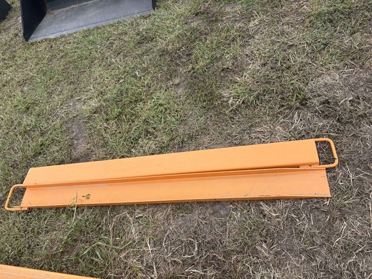 pair-of-pallet-forks-extensions,-6.5’,-6”-wide-image-1