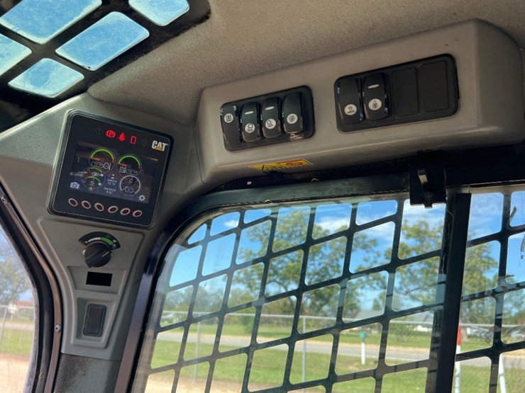 2018-caterpillar-299d2-image-31