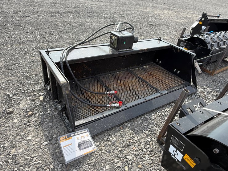 #2000-•-#26352-•-unused-giyi-59"-skid-steer-screening-bucket-dzdd2507131-image-2