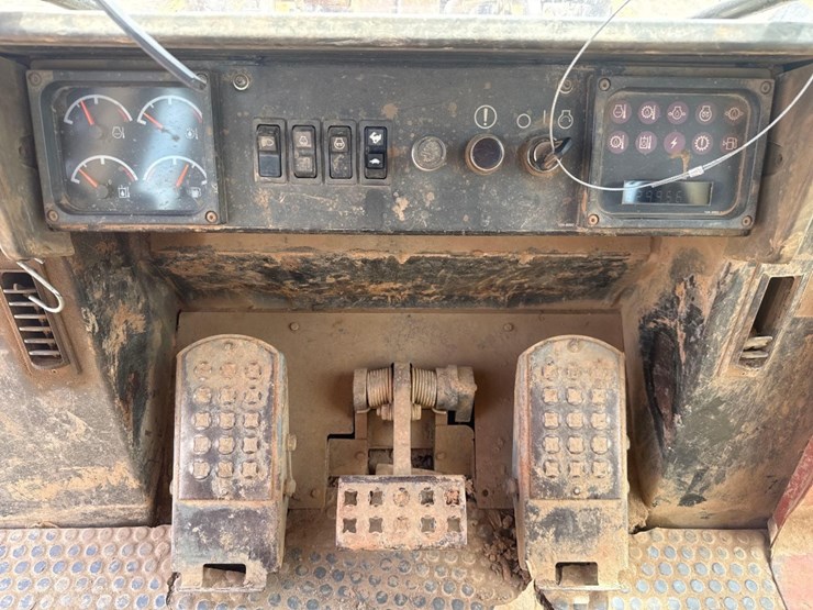 2002-caterpillar-973c-image-24