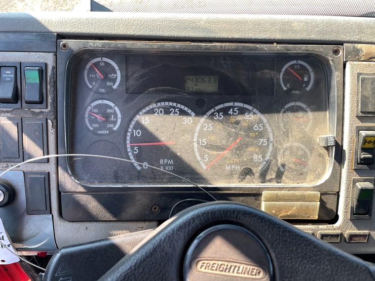 #2113-•-2003-freightliner-f170-cab-and-chassis-(has-mn-title)-image-22