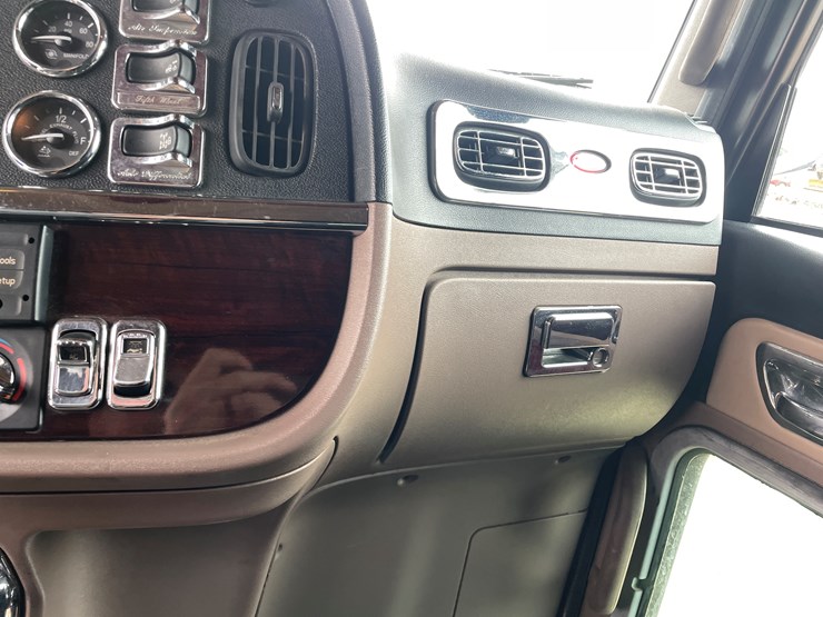 2013-peterbilt-386-image-61