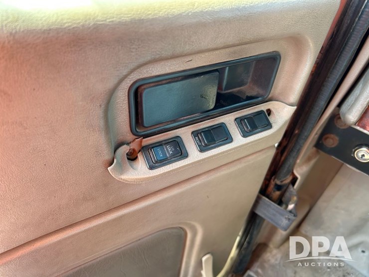 2006-ihc-9200i-van-truck-(cp0653,-unit-37745)-image-38
