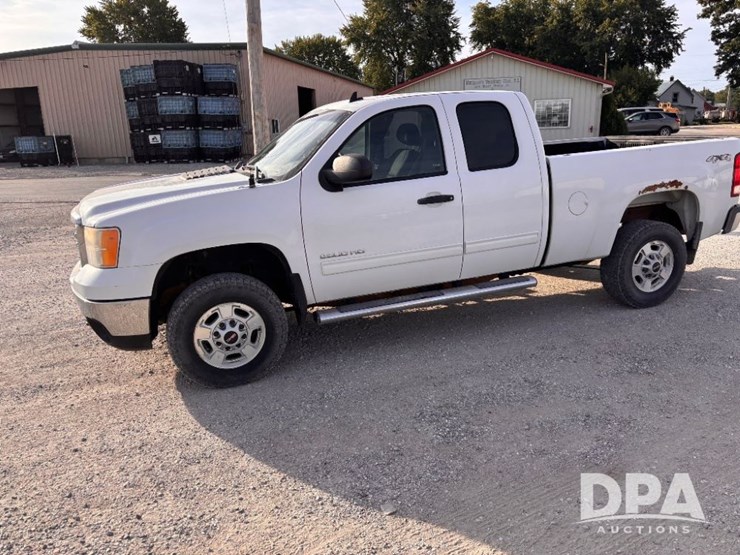 2013-gmc-2500-image-13