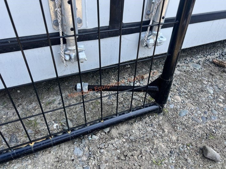 1--10'-mesh-farm-gate-image-4