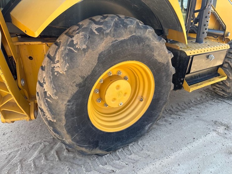 2019-caterpillar-420f2-image-12