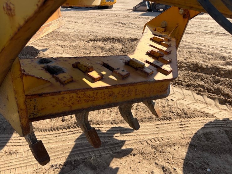 2017-caterpillar-12m3-image-17