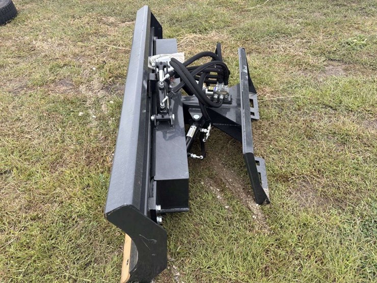 wolverine-hyd-angle-blade,-7’,-with-hyd-tilt,-skidloader-qt-image-3