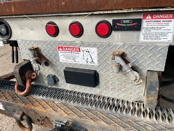 #2116-•-2014-international-7600-crane/digger-truck-(has-mn-title)-image-21