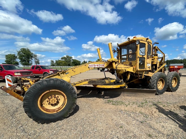 #2010-•-austin-western-road-grader-image-2