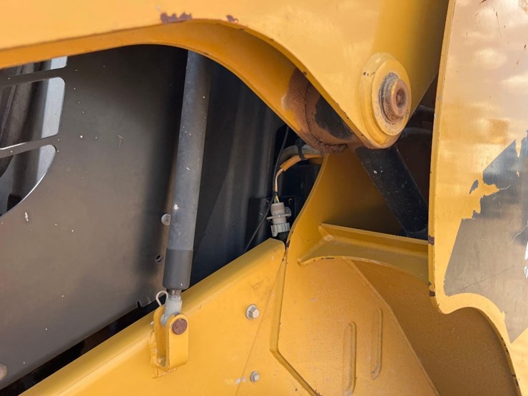 2012-caterpillar-279c2-image-11