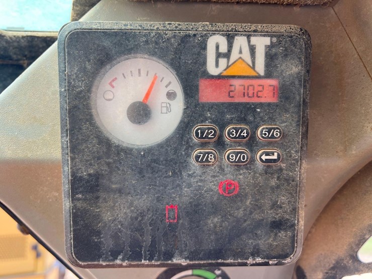 2015-caterpillar-262d-image-30