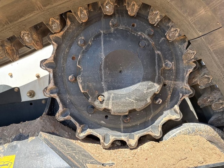 2023-bobcat-t770-image-10