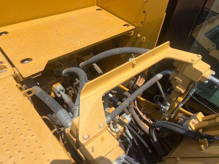 2015-caterpillar-323fl-image-16