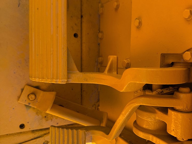 caterpillar-d4h-image-41