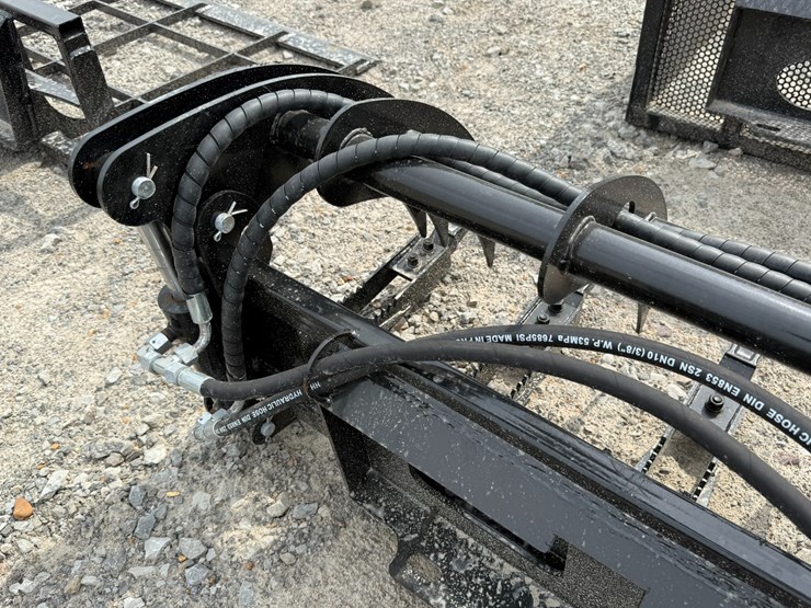 #230-•-#26337-•-unused-giyi-mini-skid-steer-curbed-log-grabber-cxhxzmq507143-image-5