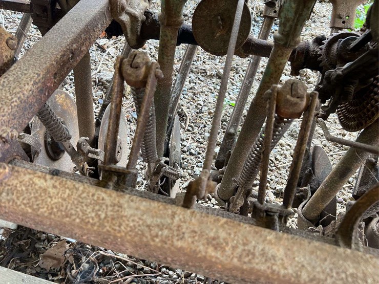 oliver-superior-8ft-grain-drill-image-52