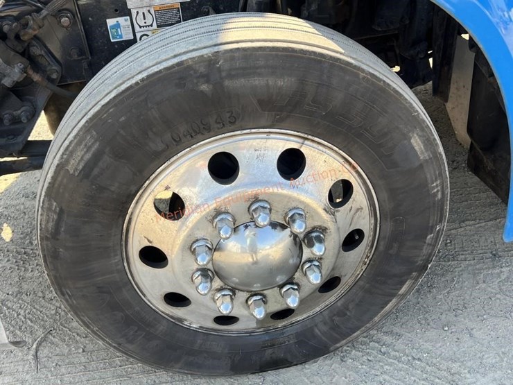 2016-peterbilt-579-image-10