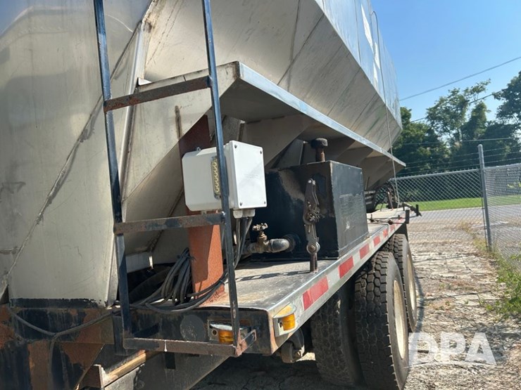 1998-freightliner-dry-tender-truck-(cp0654,-unit-28644)-image-14