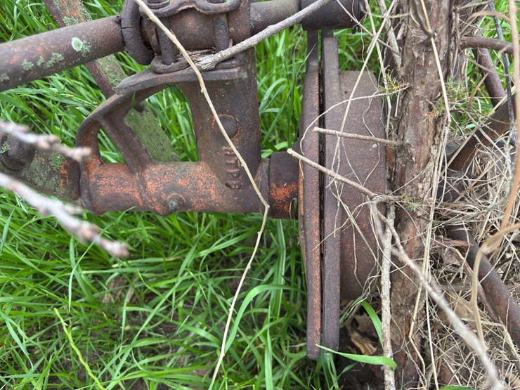2-bottom-14”-pull-type-plow-image-28