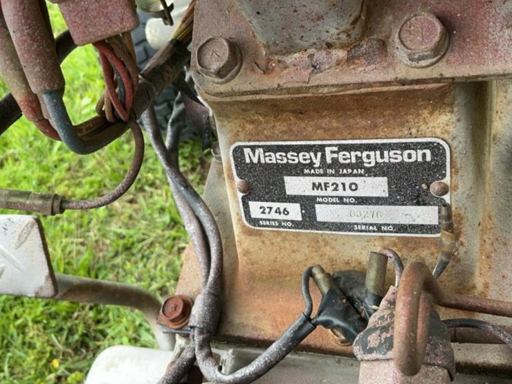 #124-•-massey-ferguson-mf210-tractor-image-18