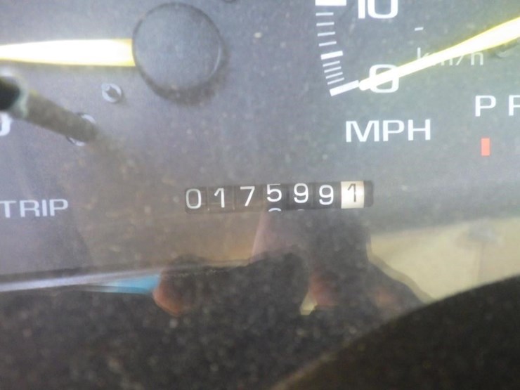 1999-gmc-3500hd-image-15