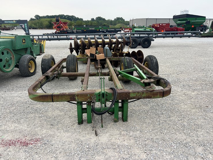 john-deere-310-image-2