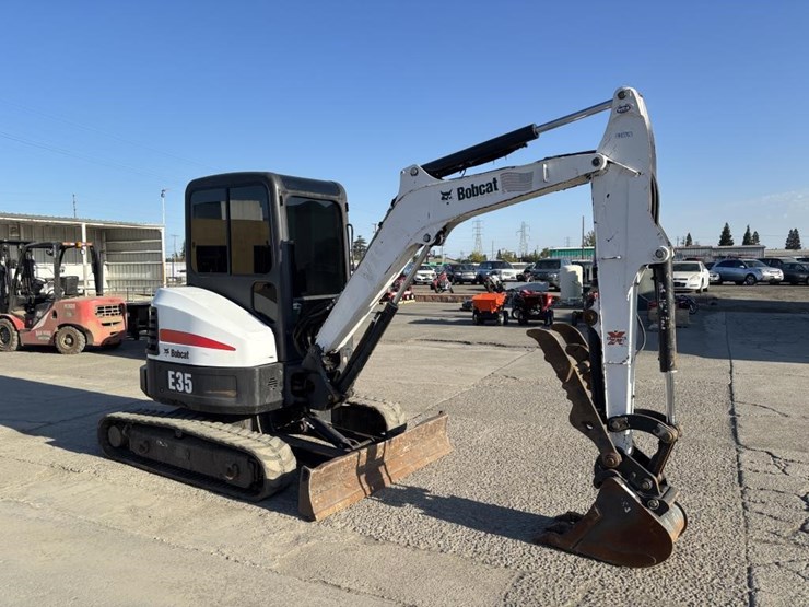 2009-bobcat-e35-image-2