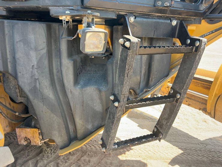 2011-caterpillar-140m2-image-21