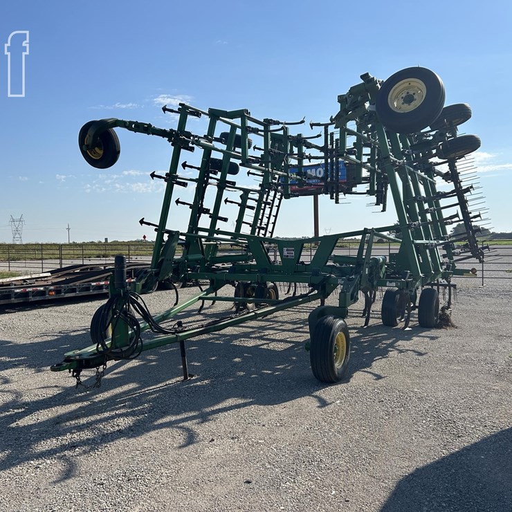 2004 JOHN DEERE 2210