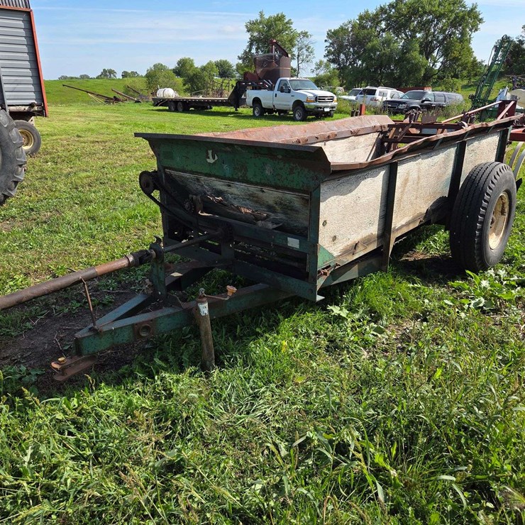 Lorenz 10’ x 4’ Single Axle Manure Spreader