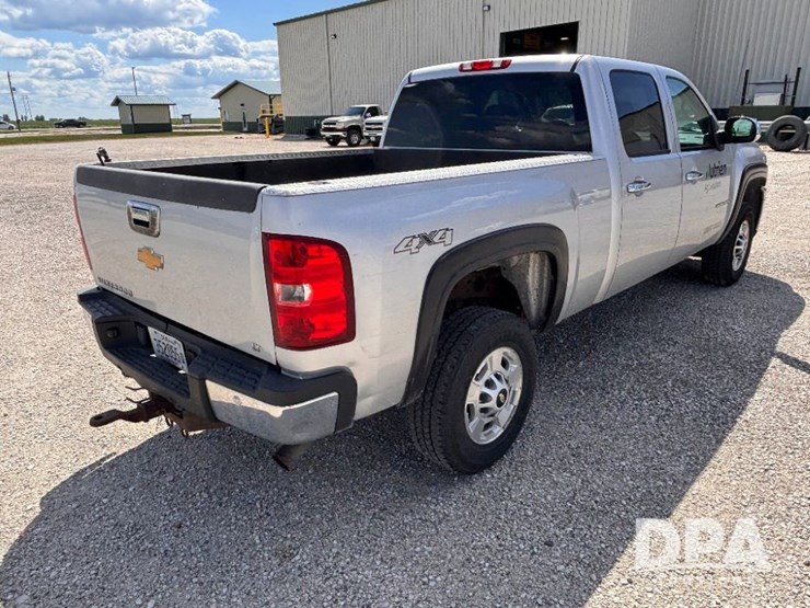 2014-chevrolet-2500hd-image-8