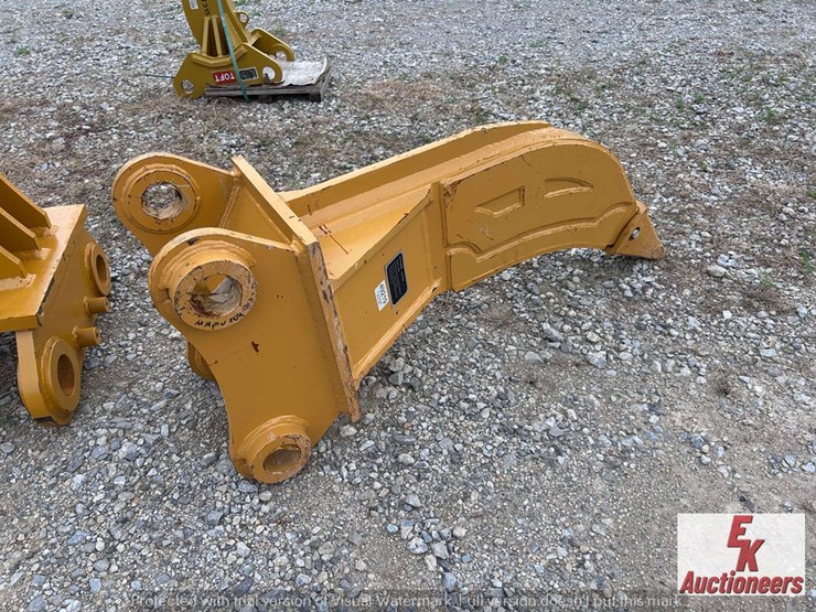 caterpillar-320-image-1