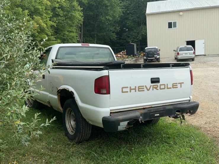 #143-•-2002-chevy-s10-truck-image-4