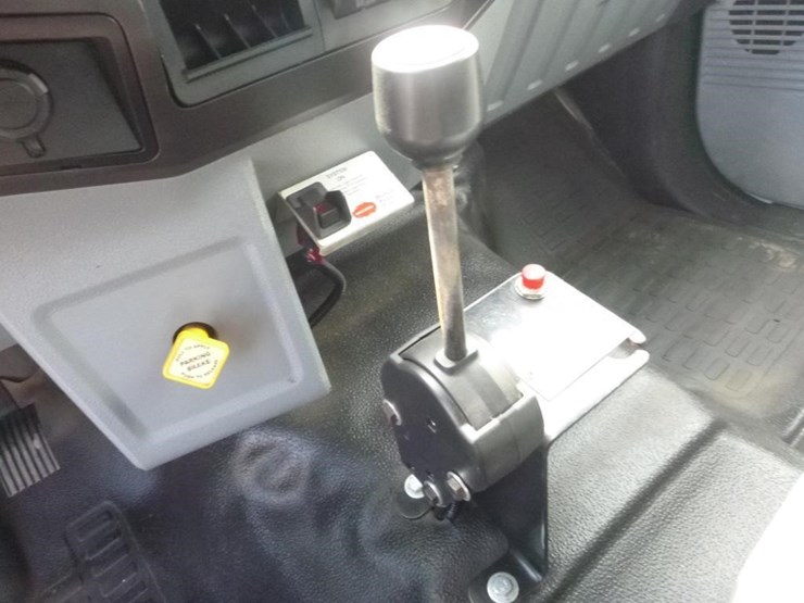2013-ford-f650-image-12