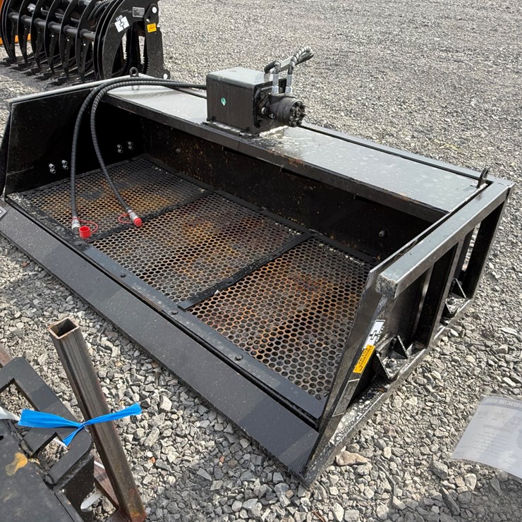#2000 • #26352 • Unused GIYI 59" Skid Steer Screening Bucket DZDD2507131