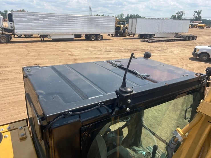 2015-caterpillar-323fl-image-17