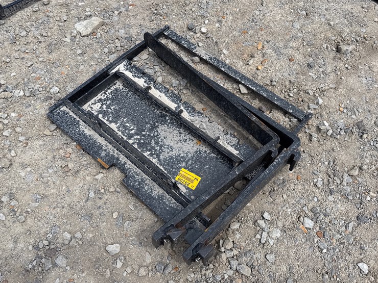 #230-•-#26358-•-unused-giyi-mini-skid-steer-forks-image-4