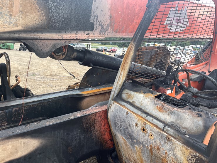 #2059-•-lull-telehandler-*non-runner*-*fire-damage*-image-71