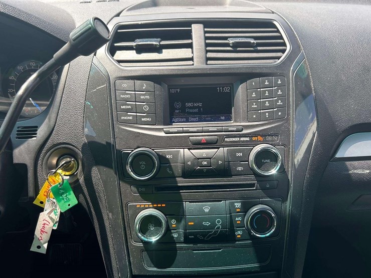 2016-ford-explorer-image-17