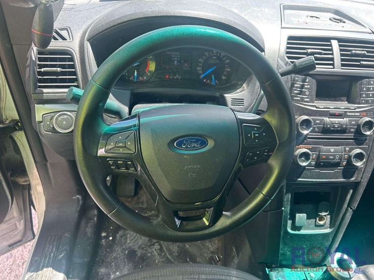 2016-ford-explorer-image-11