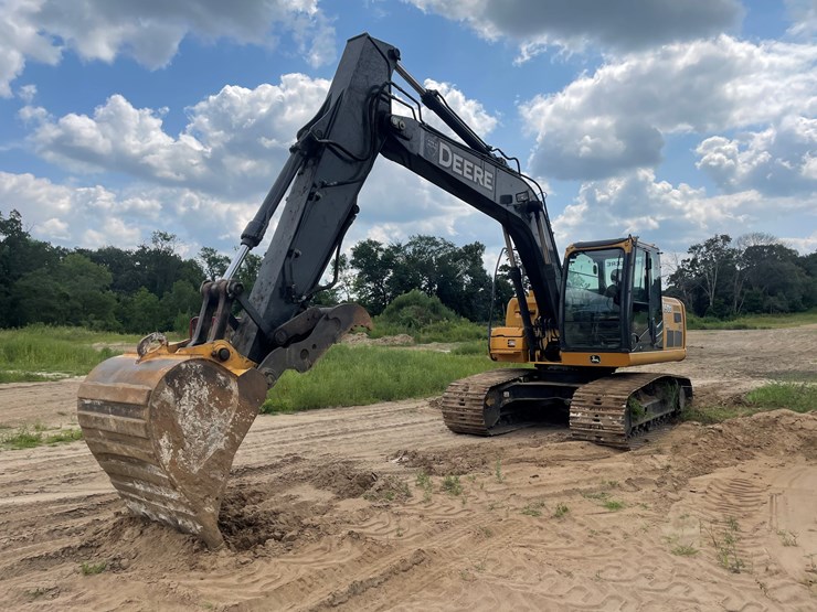 deere-160d-lc-image-1